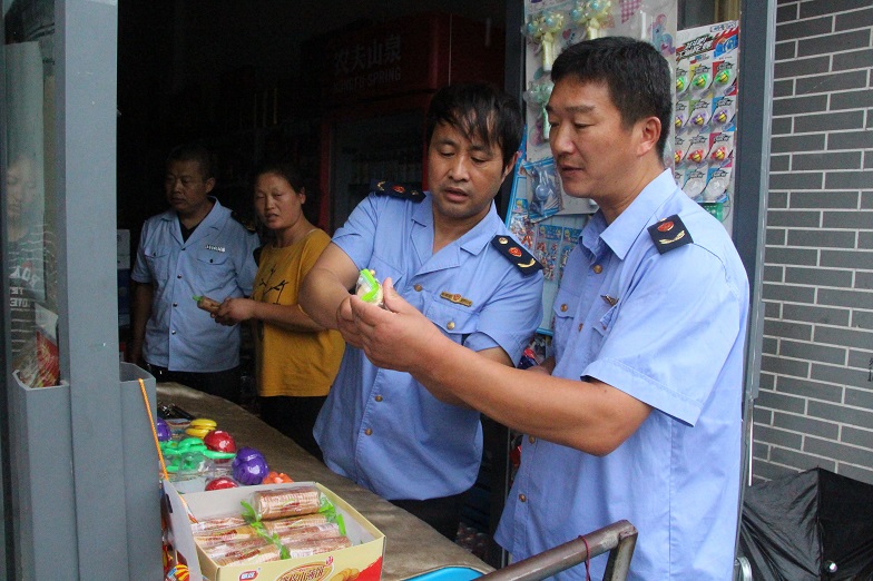 安徽五河县开展校园周边食品 安全专项整治行动